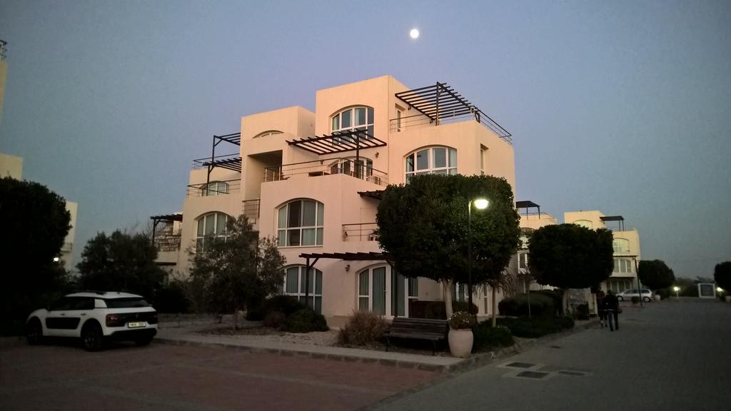Aphrodite Beachfront Penthouse Apartment Ghaziveran Exteriör bild