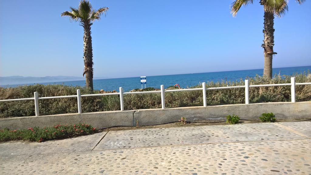 Aphrodite Beachfront Penthouse Apartment Ghaziveran Exteriör bild