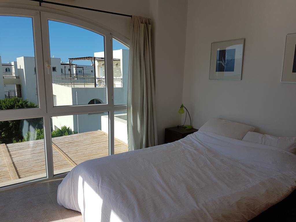 Aphrodite Beachfront Penthouse Apartment Ghaziveran Exteriör bild